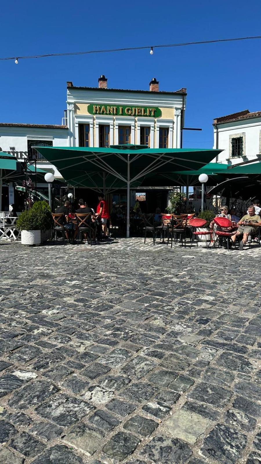 Hani I Gjelit Hotel, Korce Exterior foto